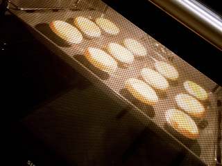 葡式蛋挞,放入烤箱，200度上下火中层烤18分钟左右。（我这款烤箱使用的是3D热风模式）