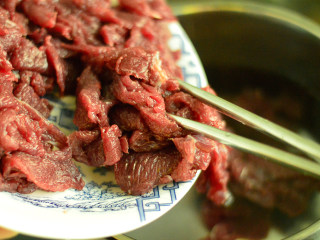 番茄牛肉杂蔬汤,牛肉冷水入锅
