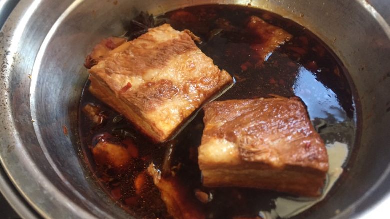 厨房挑战\荤菜\竹香东波肉,在次放回蒸十分钟。