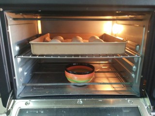 法式餐包,放烤箱二次发酵，烤箱放碗热水，保持烤箱的湿度