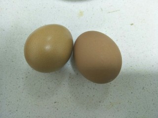西红柿炒鸡蛋,鸡蛋需要两个
