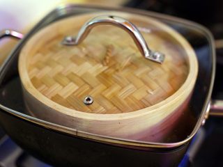 广式茶点—香芋糯米卷,大火蒸六分钟即可