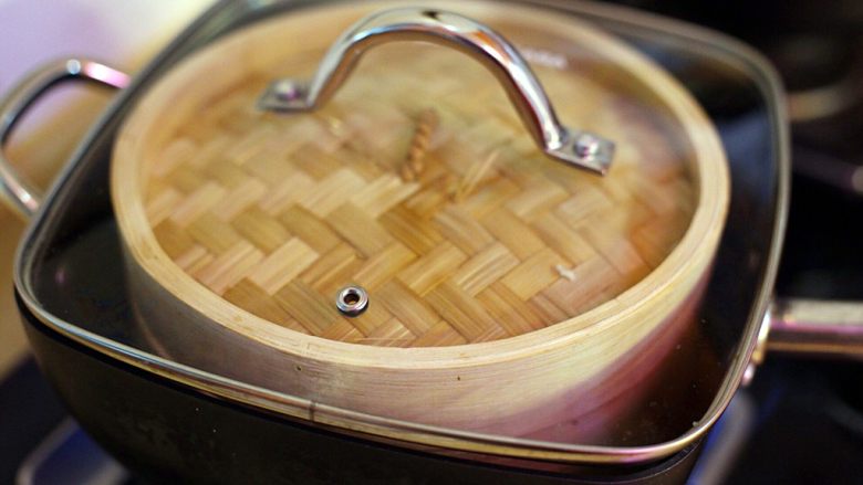 广式茶点—香芋糯米卷,大火蒸六分钟即可