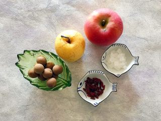 百变水果～养生养颜の枸杞桂圆苹果蜜梨甜汤,首先我们准备好所有食材