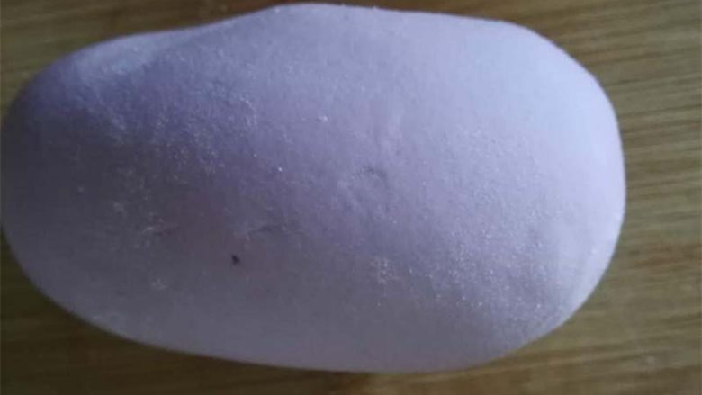 营养丰富奶香的紫薯包|10M+,将面团揉到如皮肤一样光滑的状态、