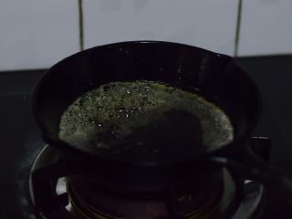 铸铁锅全麦大曲奇,转小火熬成褐色。