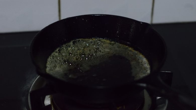 铸铁锅全麦大曲奇,转小火熬成褐色。