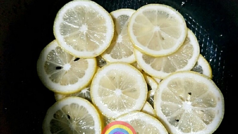 非常有效！川贝柠檬膏！（电饭锅版）,排入柠檬片。