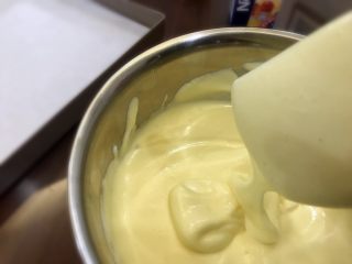 原味奶油蛋糕卷,切拌法混合均匀，混合好的糊糊细腻光滑