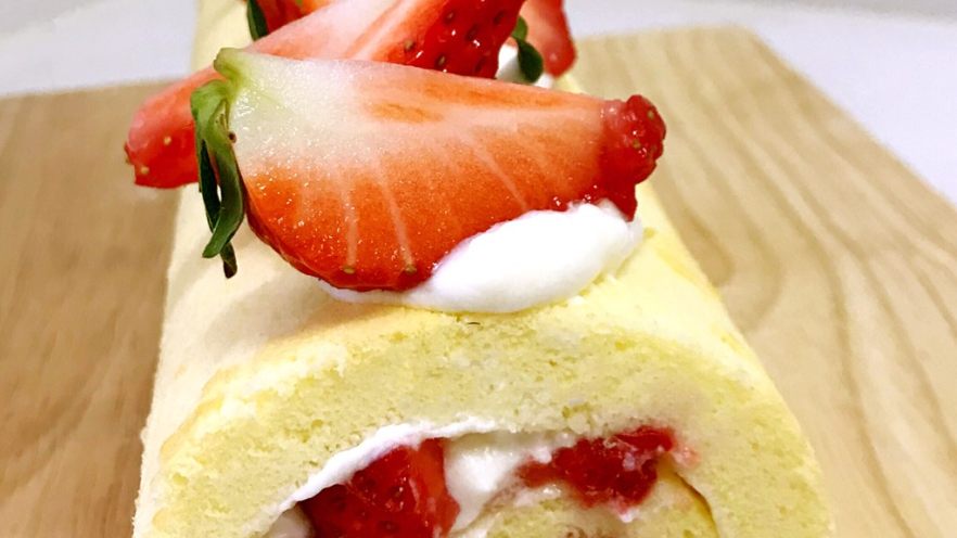 草莓奶油瑞士蛋糕卷