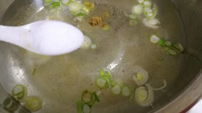 香葱麻油豆丝快手汤,一小勺盐，