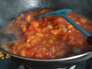 火腿番茄🍅意面🍝,保持小火煮至浓稠