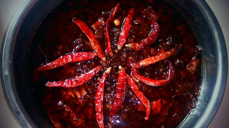 重庆老火锅底料,起锅后，加入七星椒。