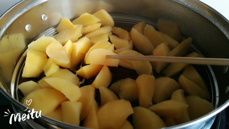 苹果果脯,蒸好的状态是用筷子轻轻一插，能轻松插透就可以了。