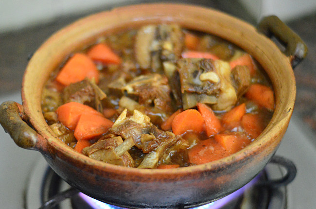 胡萝卜羊肉煲,加入胡萝卜，继续煲30分钟