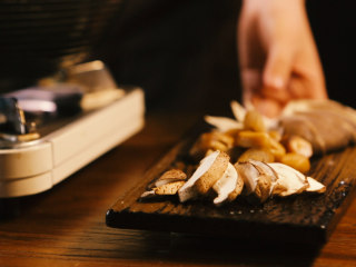 罗汉斋丨佛系过新年 只差一道罗汉斋,各种干菌菇、耳、豆制品，温水泡发；