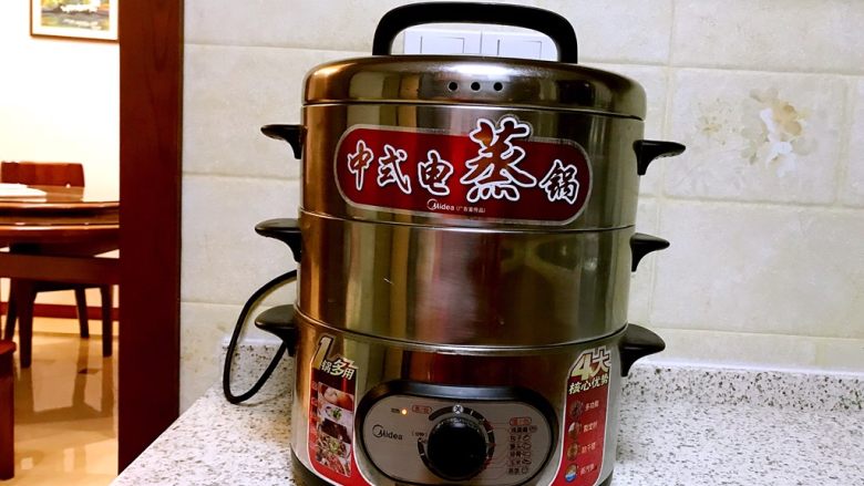 红糖红枣馒头,二次发酵完成，放入蒸锅，蒸25分钟