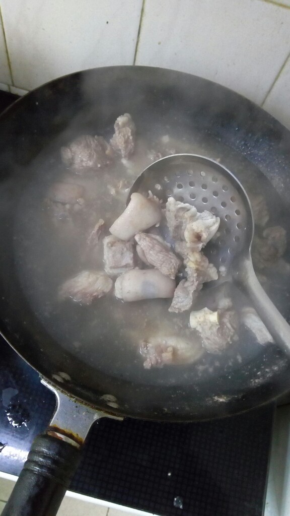 暖胃羊肉汤,羊肉收缩起来即可，不用煮沸。