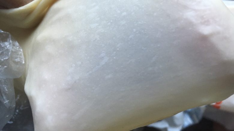直接法经典淡奶油方吐司,揉出比较透明强韧的薄膜即可