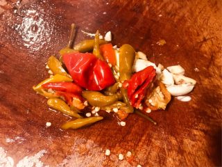 泡椒猪肝（川菜）,姜，蒜，泡椒，姜切碎