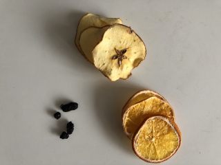 百变水果—自制水果干茶片,苹果干3片，香橙干3片，桑葚几颗
