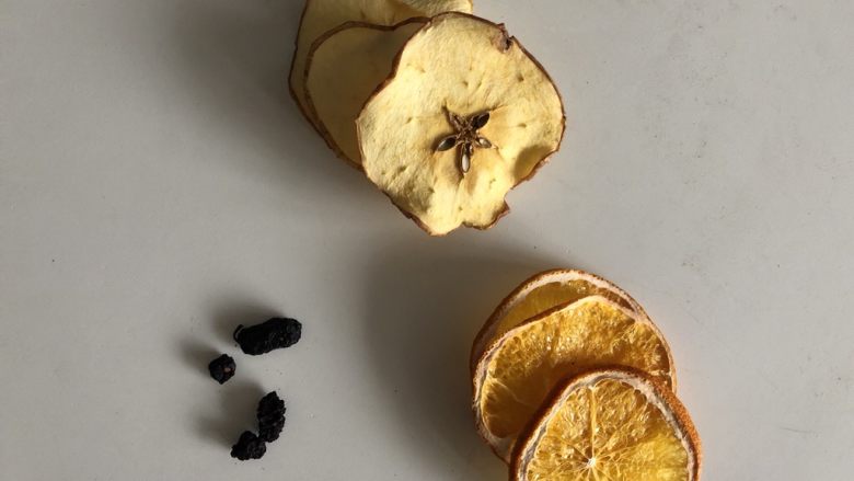 百变水果—自制水果干茶片,苹果干3片，香橙干3片，桑葚几颗