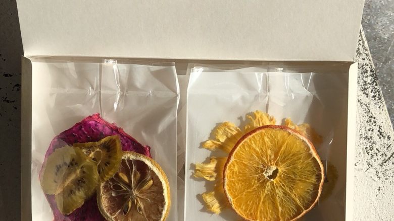 百变水果—自制水果干茶片,在挑选几包装进盒子里，送朋友超有面子。现在送礼不就是送健康吗？