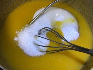 百变水果—芒果法式软糖,加入混合好的果胶砂糖
