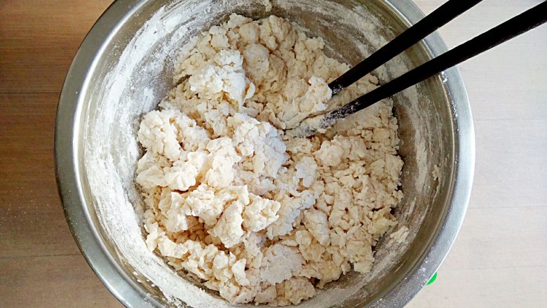 好吃不发胖的nono海蒂白面包（平底锅版）,用筷子搅拌成雪花状。