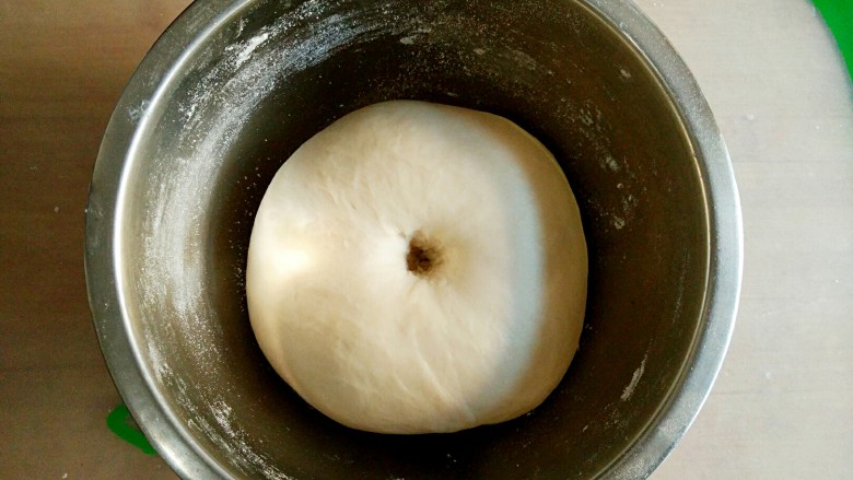好吃不发胖的nono海蒂白面包（平底锅版）,面醒发至原来的1.5-2倍大小。
