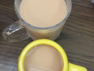 奶茶小盆栽,分别装在小杯中。
