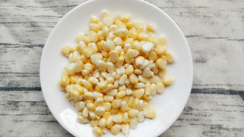 宝宝辅食:田园粥,煮粥的时候玉米掰粒