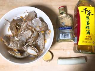 酒香醉烤鲜虾爬,准备食材，皮皮虾洗净。