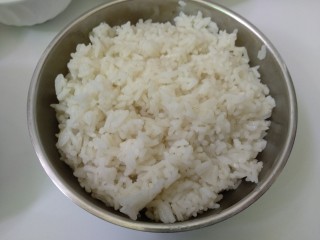 百变水果+小金鱼咖喱炒饭,米饭弄散。