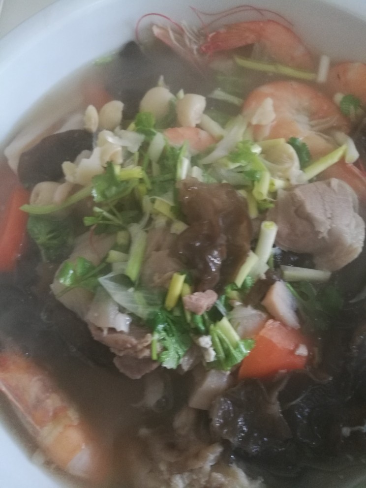 菜谱#羊肉鲜锅汤#创建于(3/2~2018),装入大汤豌内，即成，○K。