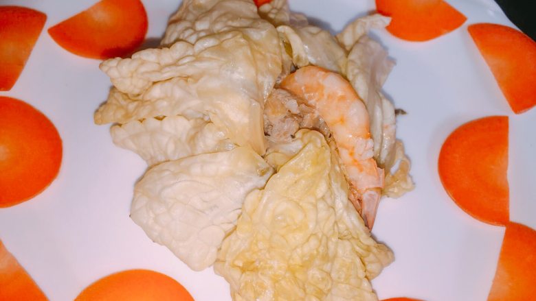 翡翠香菇鲜虾烧麦,取出，装盘。