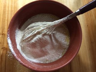 可可戚风蛋糕（八寸）,过筛加入低筋面粉
