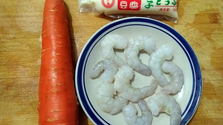 玉子虾仁,准备食材。