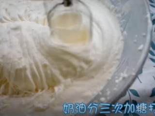 自制奶油蛋糕（附打发奶油教程）,慢慢的就浓稠起来了