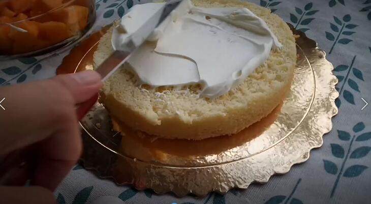 自制奶油蛋糕（附打发奶油教程）,先抹上奶油