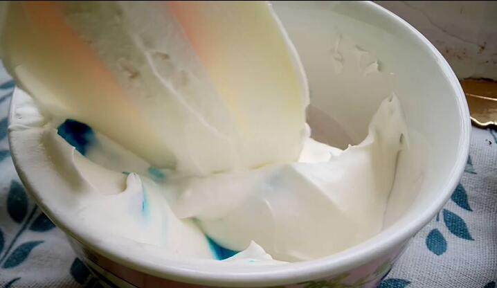 自制奶油蛋糕（附打发奶油教程）,奶油可以根据自己喜好加颜色