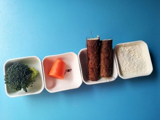#宝宝辅食#山药蔬菜疙瘩汤,食材准备:西兰花25克、胡萝卜20克、山药70克、面粉20克
