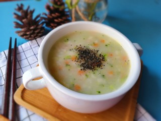 #宝宝辅食#山药蔬菜疙瘩汤,在撒点牡蛎黑芝麻粉提味就可以开动喽