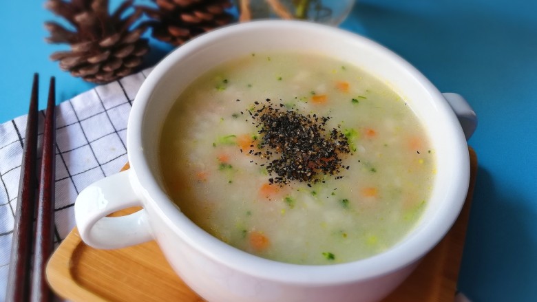 #宝宝辅食#山药蔬菜疙瘩汤,在撒点牡蛎黑芝麻粉提味就可以开动喽