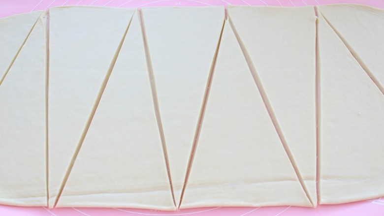 可颂面包,如图分切成边长10厘米、高度20厘米的三角形