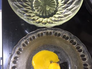 紫薯芋泥蛋糕卷,把蛋黄和蛋清分离