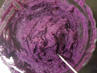 紫薯芋泥蛋糕卷,搅好的紫薯