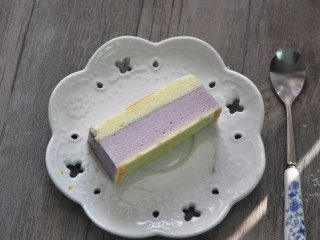 紫薯慕斯蛋糕,奶油酱那层很好吃，没有的话也可以省略