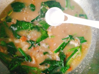美味疙瘩汤,放入锅中临出锅的时候加盐。