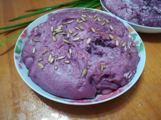 好看又好吃的紫薯发糕,非常漂亮的紫薯发糕做好了。